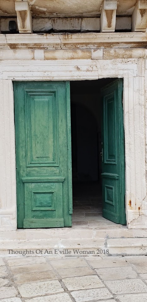 green hvar door